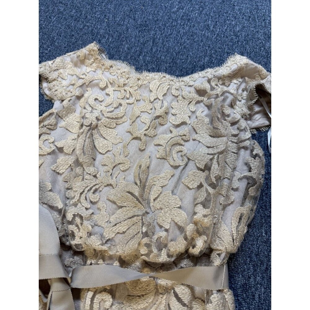 Tadashi Shoji Nude Beige Floral Embroidery Lace Overlay Pencil S/S Dress Size 6P - Picture 6 of 6